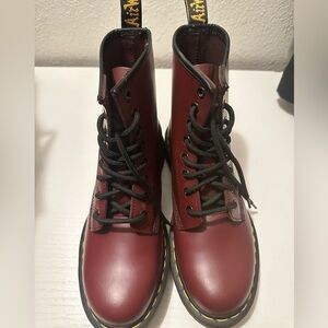 Dr. Martens 1460 smooth lace up boots